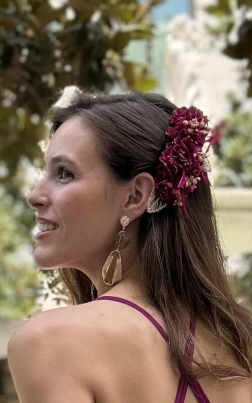peinecillo de flores en color buganvilla para el pelo
