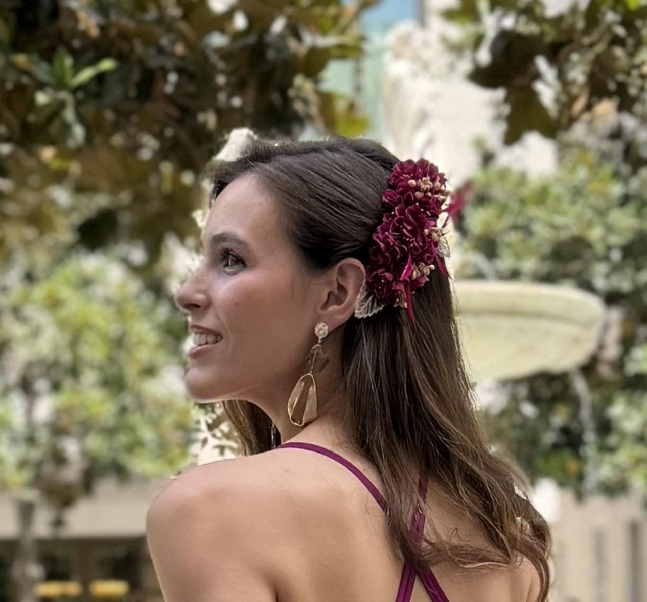 peinecillo de flores en color buganvilla para el pelo