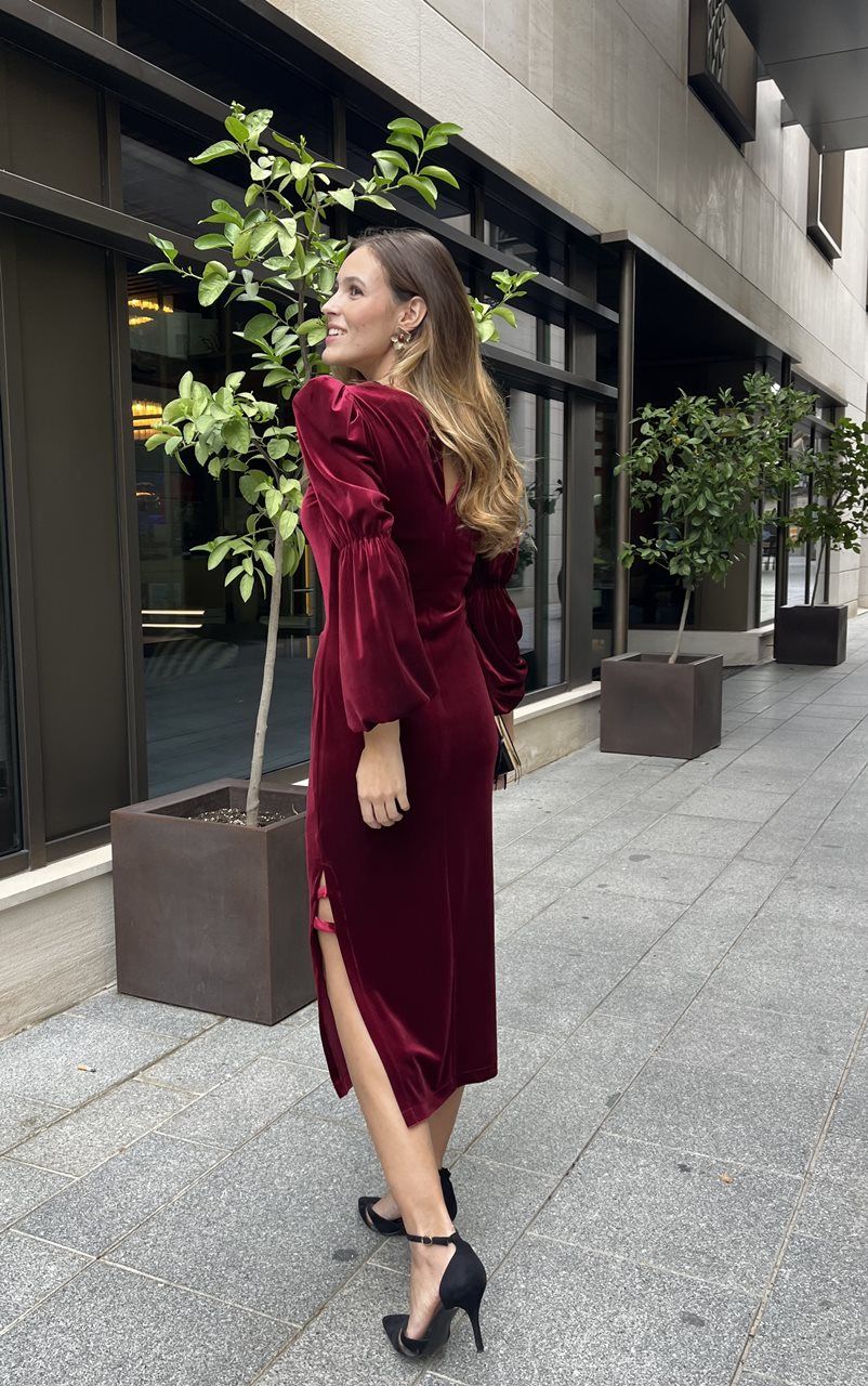 vestido-invitada-burdeos-tuareg-modas