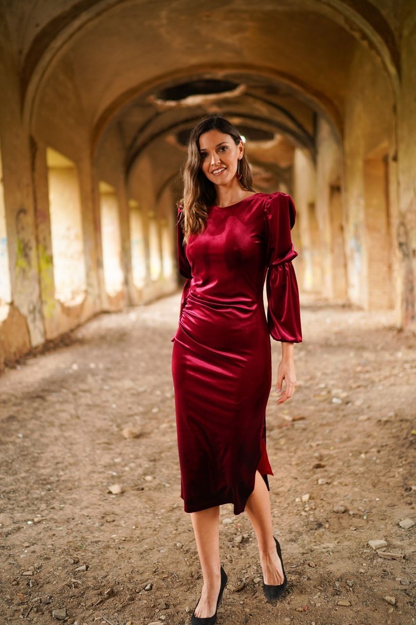 vestido-terciopelo-liso-burdeos-tuareg-modas