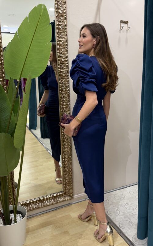 vestido en raso azul marino para invitadas de bodas, invitadas a fiestas