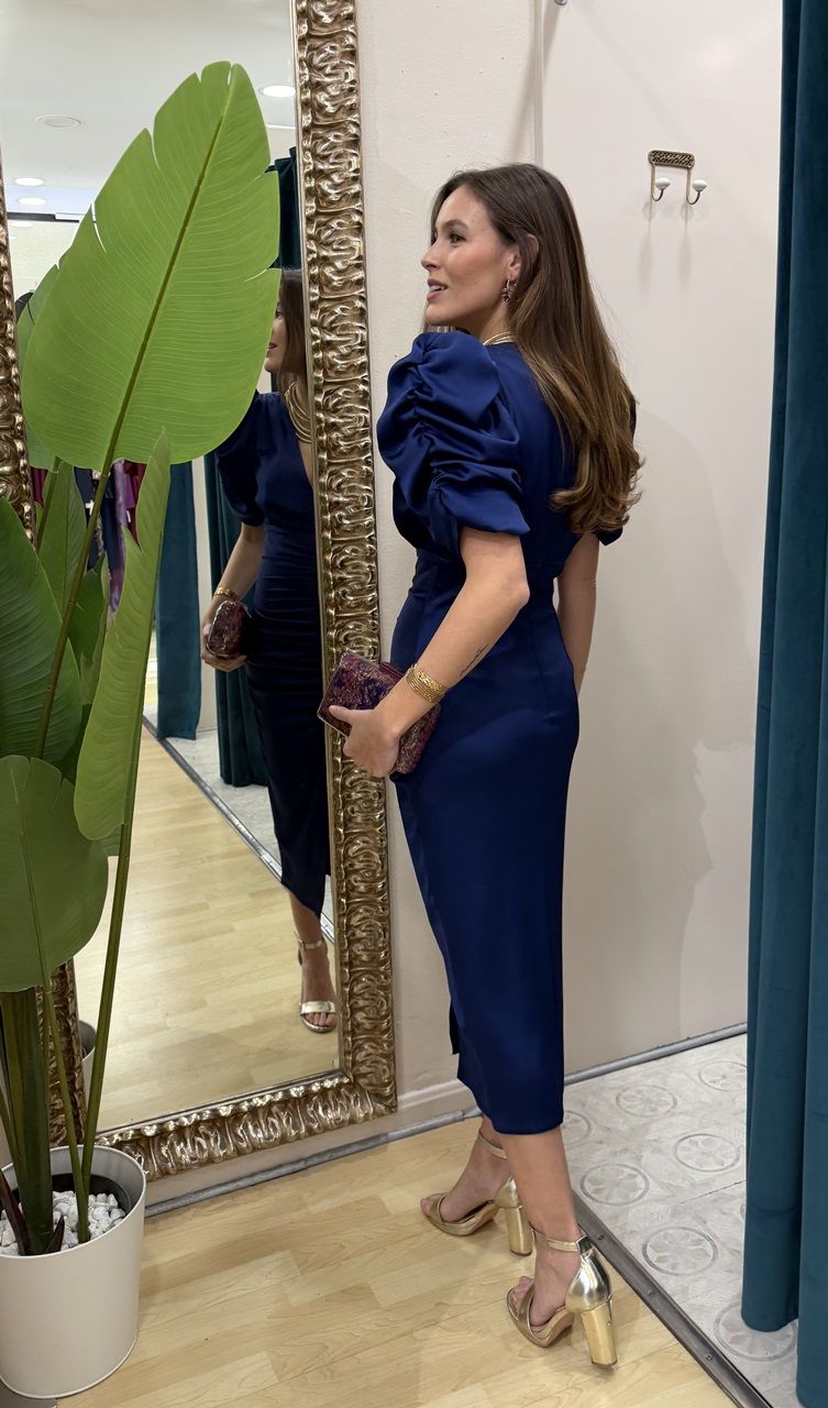 vestido en raso azul marino para invitadas de bodas, invitadas a fiestas