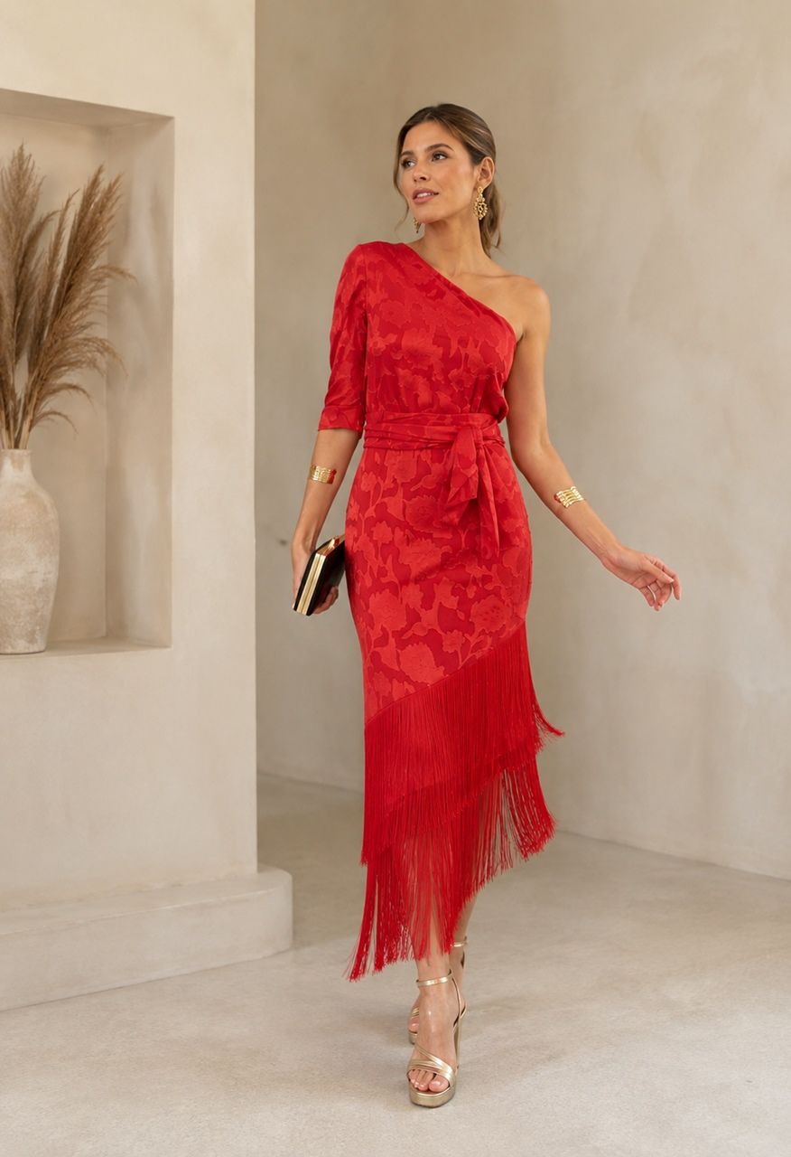 vestido rojo asimétrico de flecos para invitadas