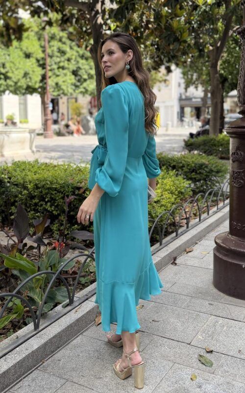 vestido de gasa midi turquesa para invitadas