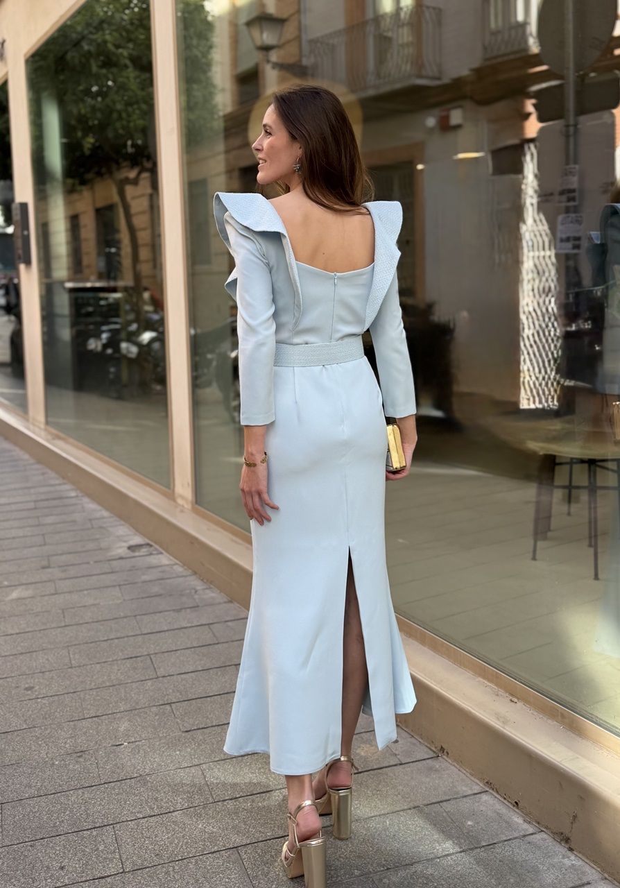 vestido para invitada al tobillo en color celeste