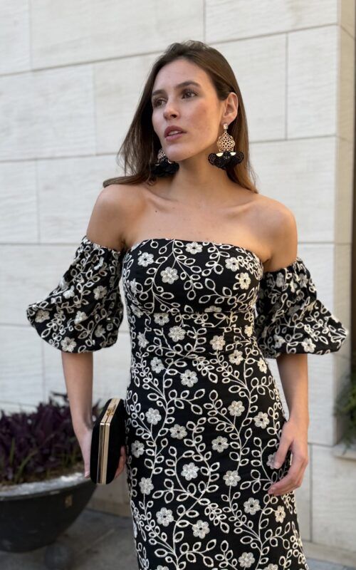 vestido midi negro bordado en marfil para invitadas
