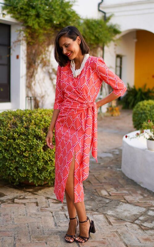 vestido estampado midi coral para invitada