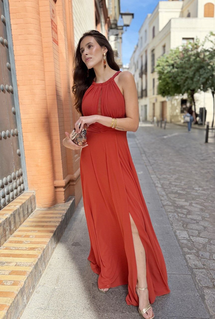 vestido largo para invitadas a bodas y graduaciones en color teja