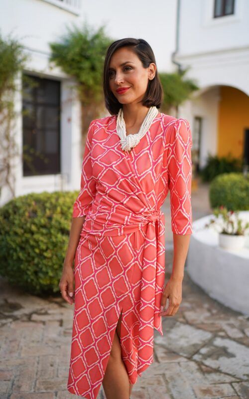 vestido estampado midi coral para invitada