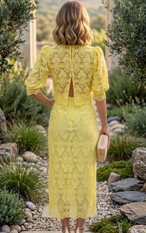 conjunto amarillo de falda y top en encaje para invitadas