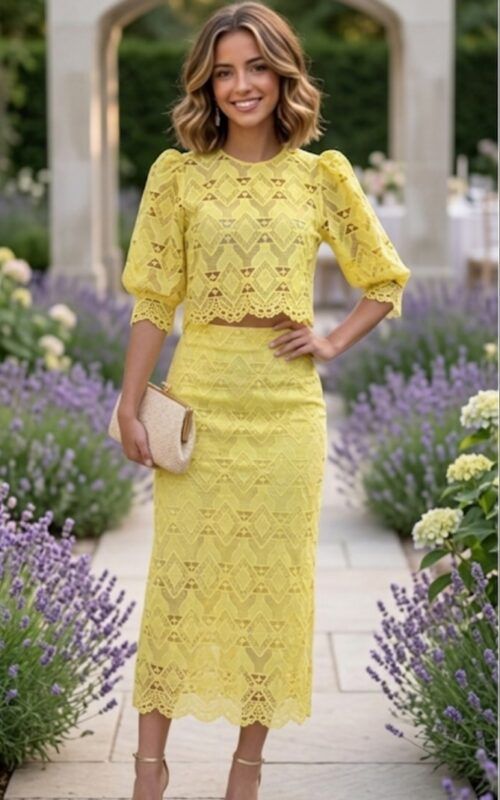 conjunto amarillo de falda y top en encaje para invitadas
