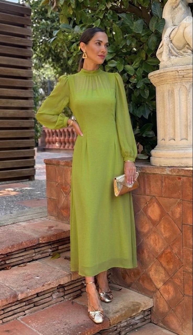 vestido con abrigo de gasa en color lima para invitada