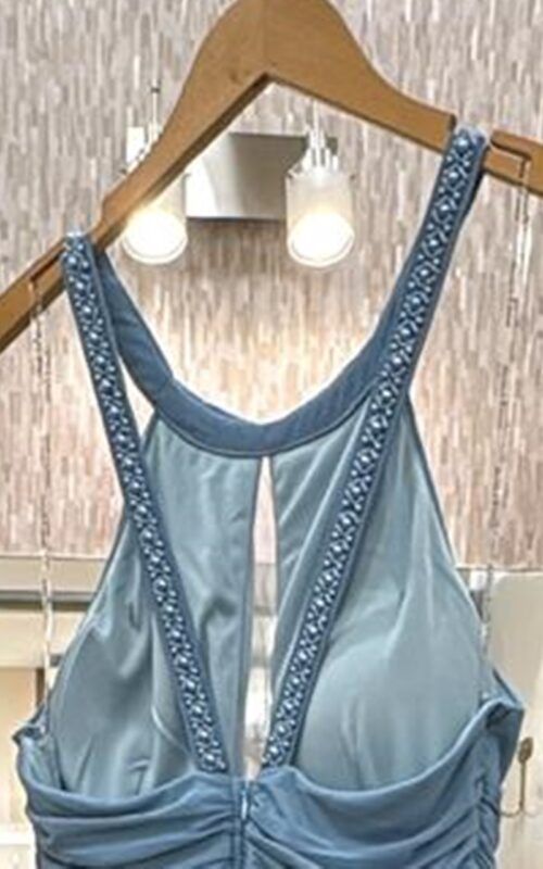 vestido largo de gasa en color azul acero para graduaciones
