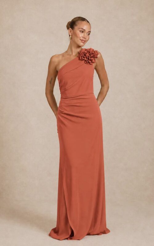 vestido largo asimétrico en color teja para invitadas a bodas y graduaciones