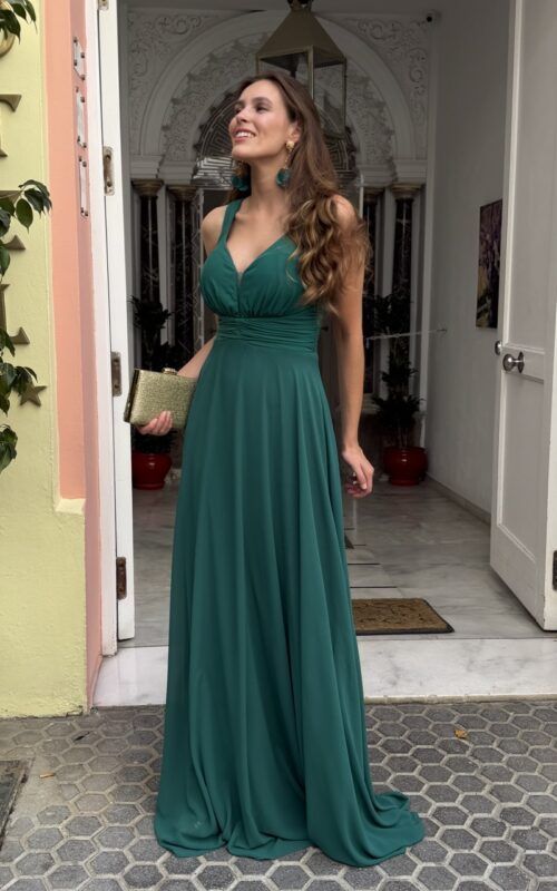 vestido largo verde con encaje en la espalda para invitadas a bodas y graduaciones