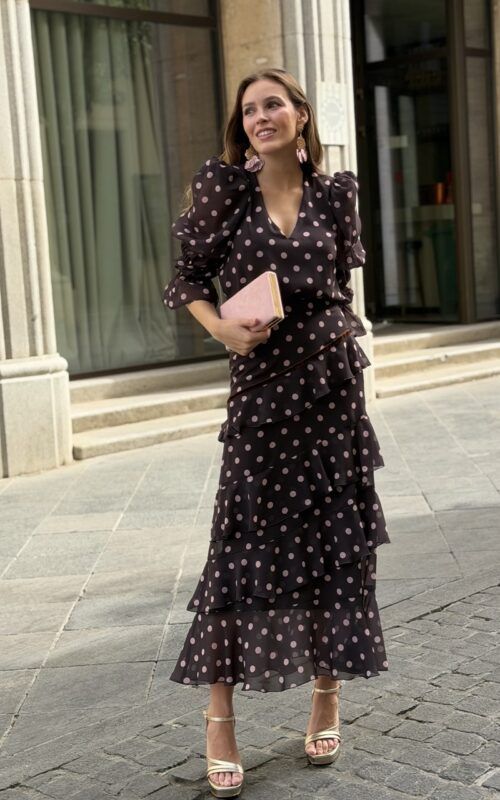 conjunto de blusa y falda en lunares de gasa para invitada