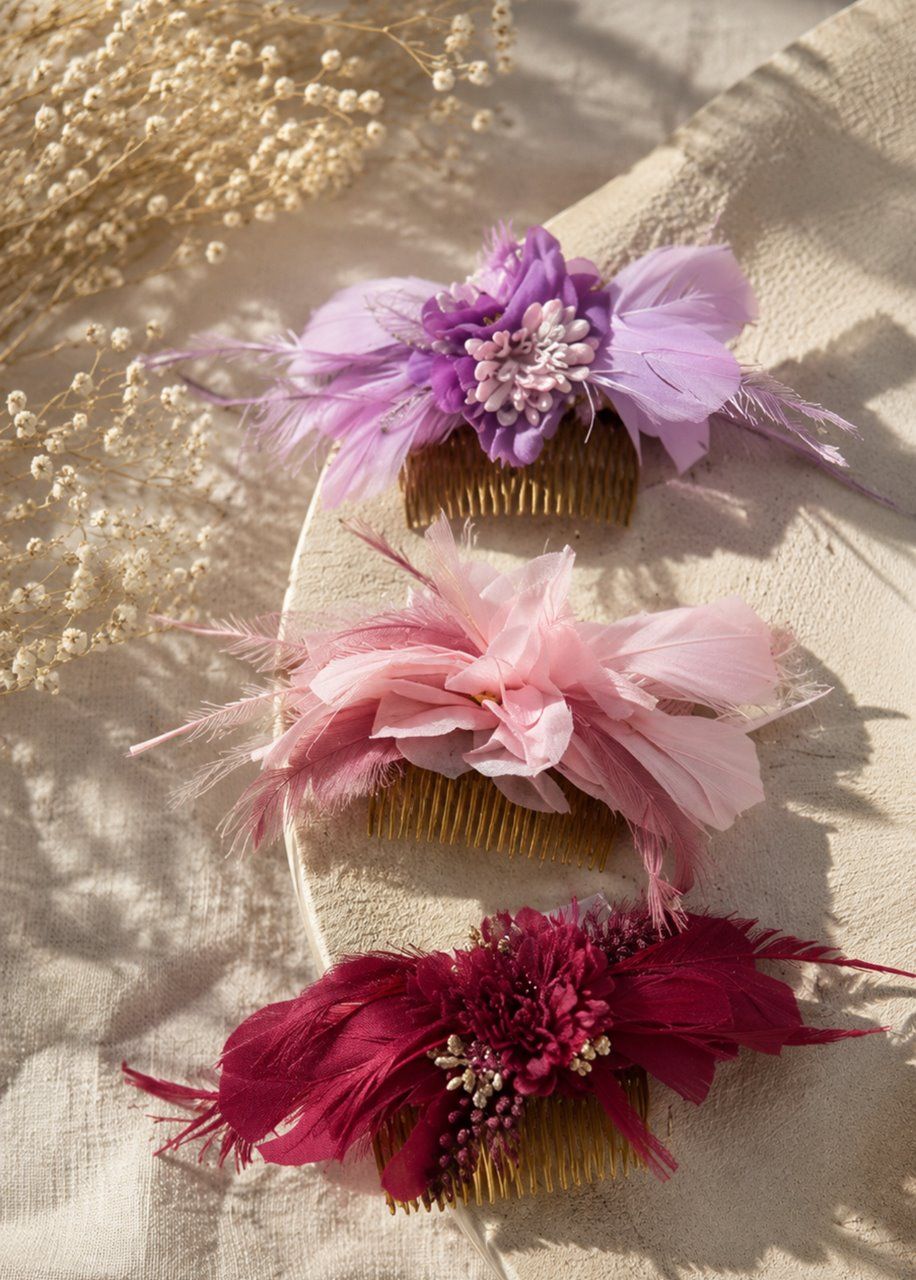 peinecillos artesanales de flores para invitadas