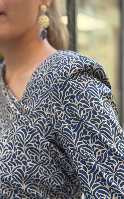 vestido midi estampado en tonos azules para invitada