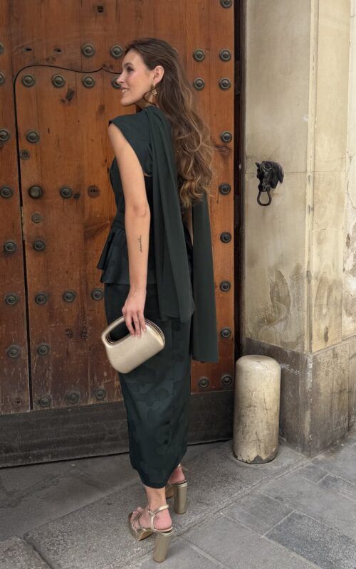 vestido midi con peplum para invitadas