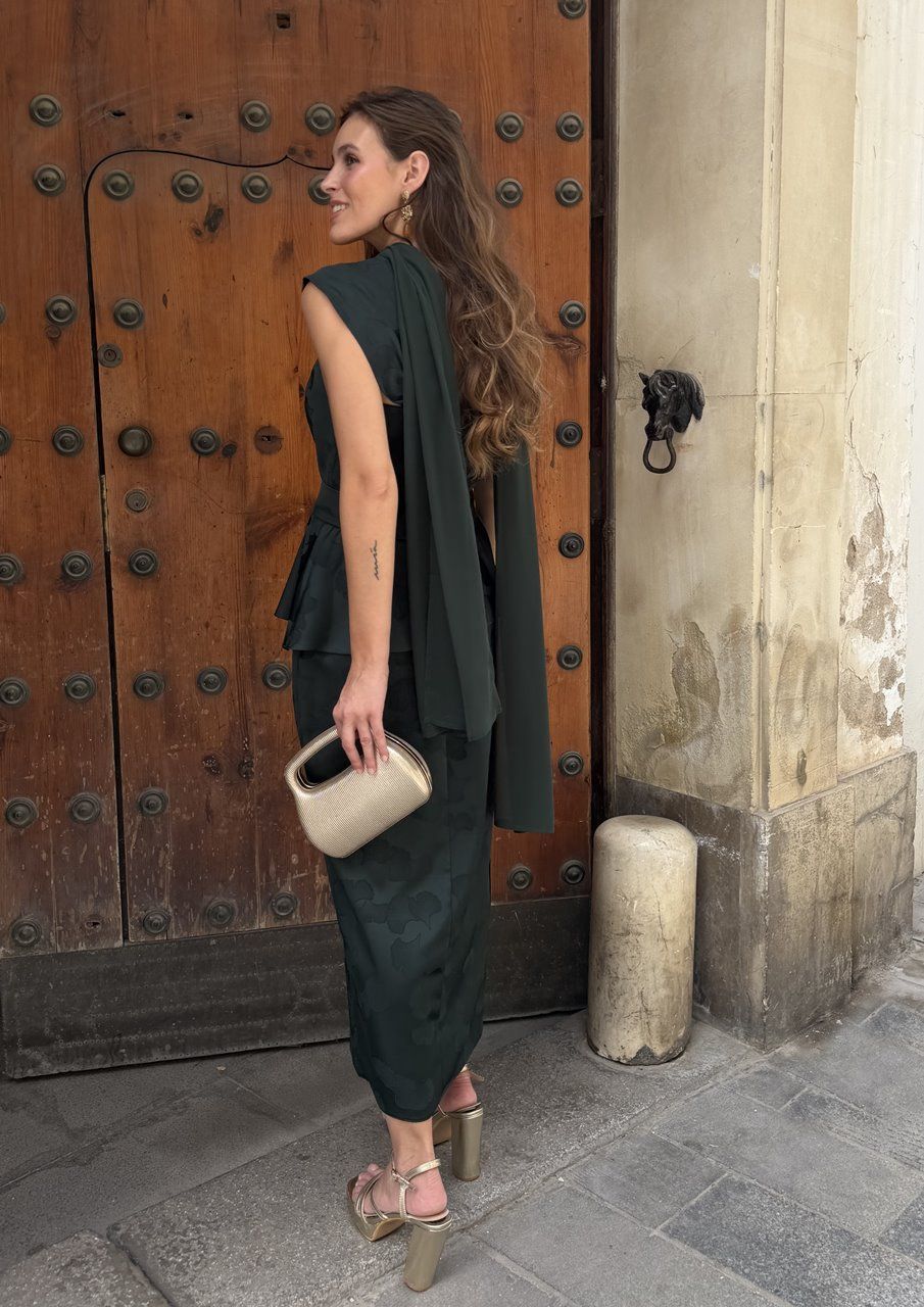 vestido midi con peplum para invitadas