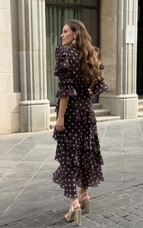 conjunto de blusa y falda en lunares de gasa para invitada