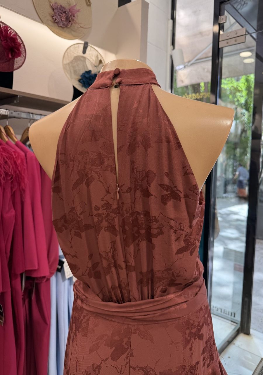 vestido largo cuello halter para invitadas