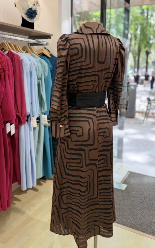 vestido midi vuelo en tejido devoré marrón para invitadas