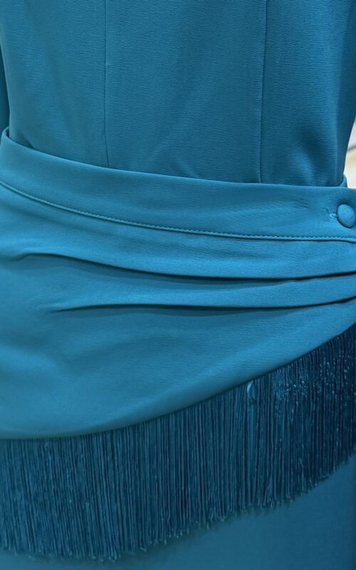 vestido azul petróleo con mangas largas y peplum para invitadas