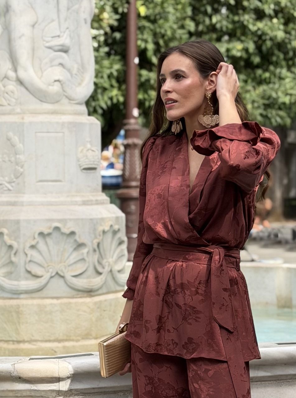 conjunto terracota de pantalón y chaqueta fluida para bodas y eventos