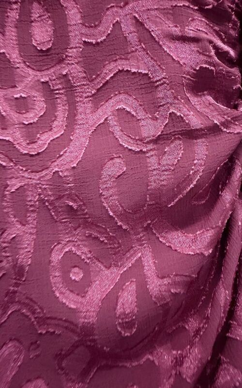 vestido en tejido gasa devoré rosa empolvado para invitadas