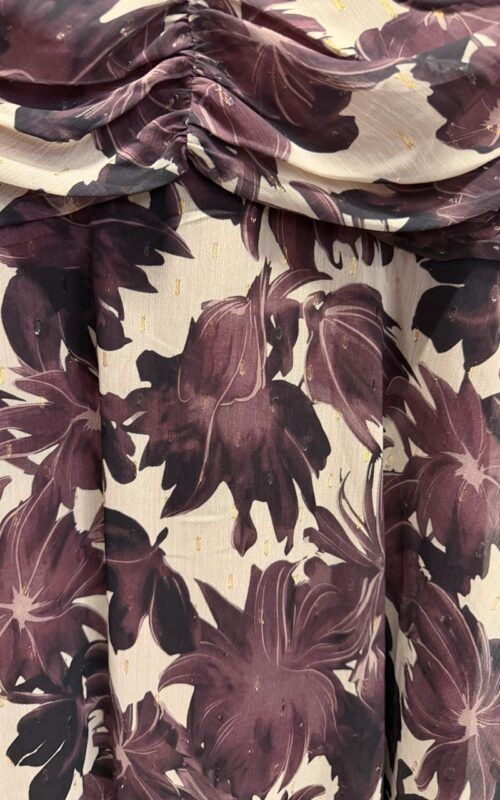 vestido estampado de gasa tonos berenjenas para invitada