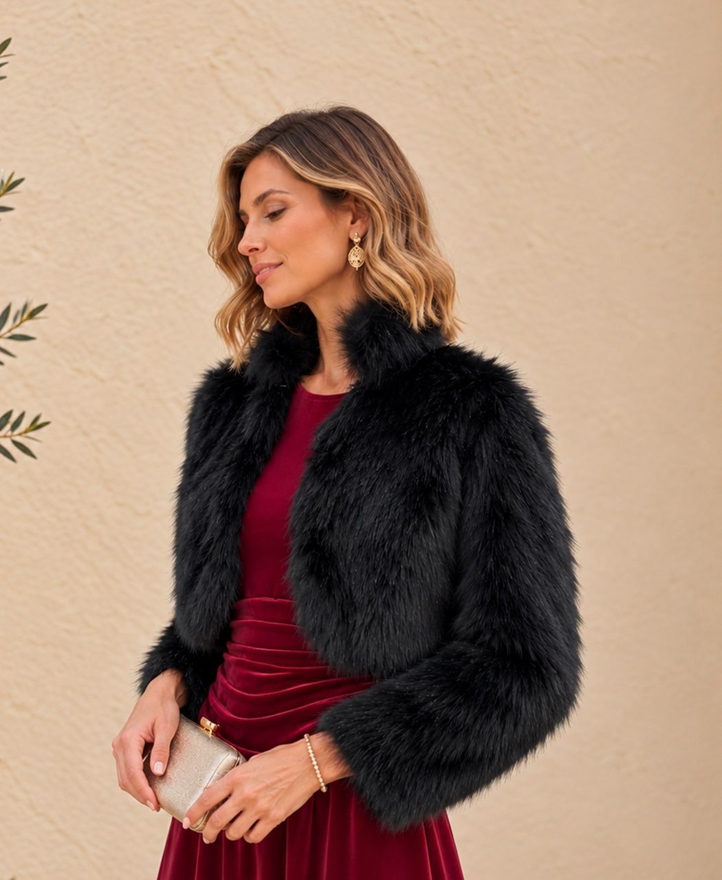 chaqueta corta de pelo largo para invitadas