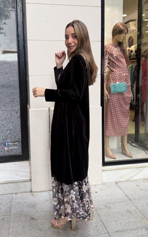 kimono negro de terciopelo para eventos